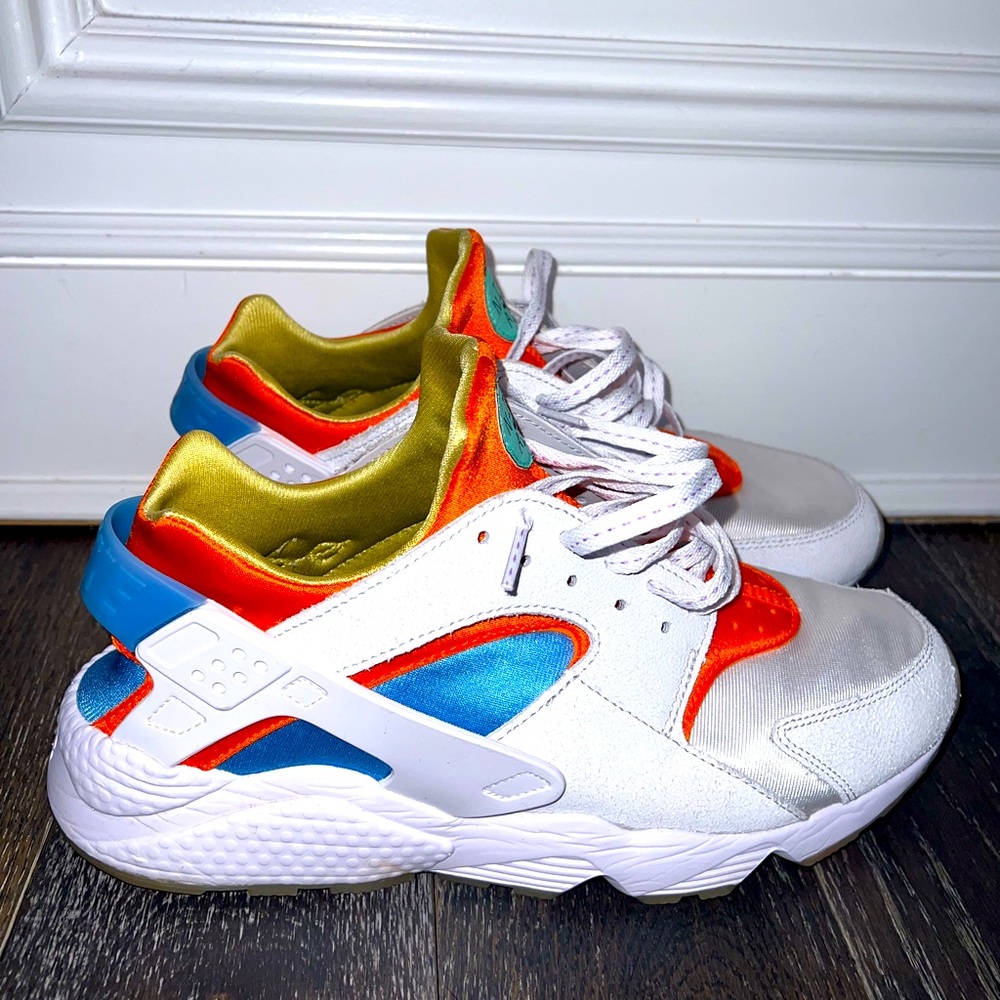 Air Max’s white orange and blue size US 12
